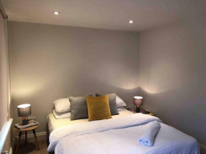 Central London Charming Camden Split Level Home